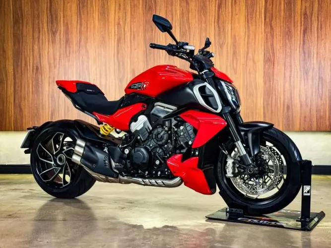 Ducati Diavel V4 2025