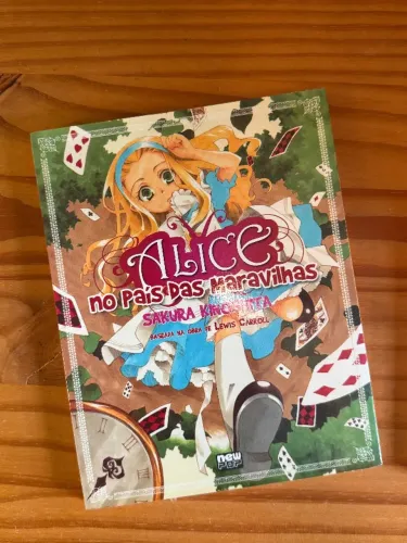 MANGÁ ALICE NO PAIS DAS MARAVILHAS - SAKURA KINOSHITA