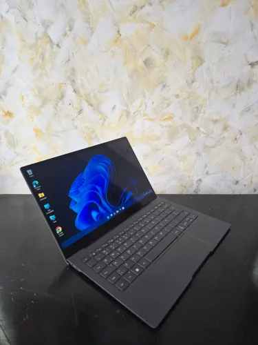 NOTEBOOK GALAXY BOOK S I5 8GB 256GB Tela Touchscreen Impecavel! 1cm espessura 800g peso.