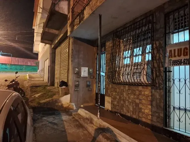 Apartamento pequeno e bem localizado
