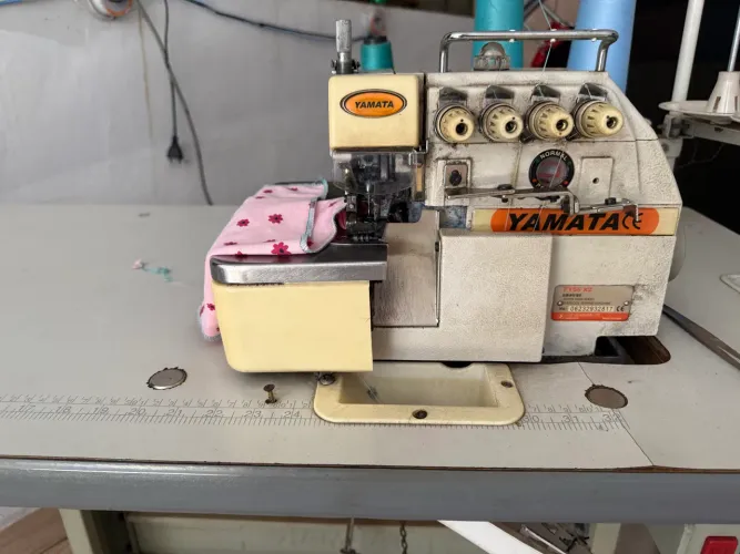 Máquina Overlock