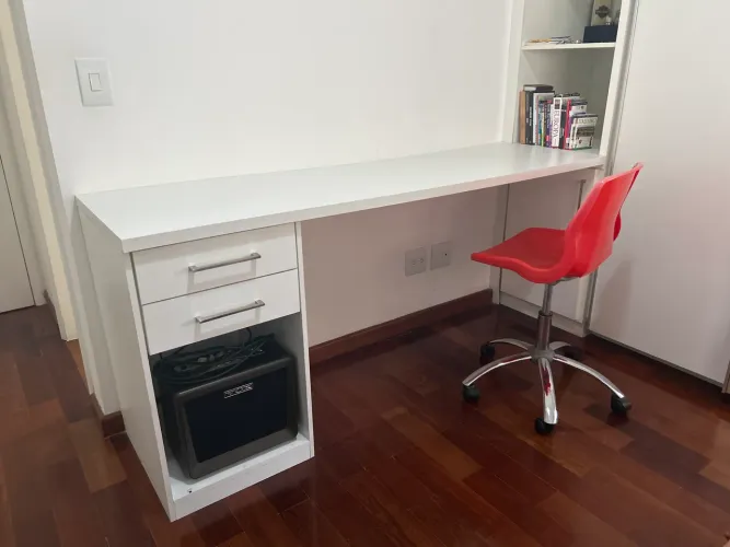Vendo bancada com módulo de gavetas. 