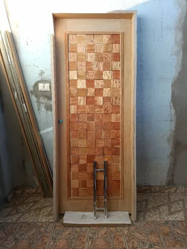 Vendo ou troco porta de madeira maciça, modelo Florença"TAUARI", modelo Florença.