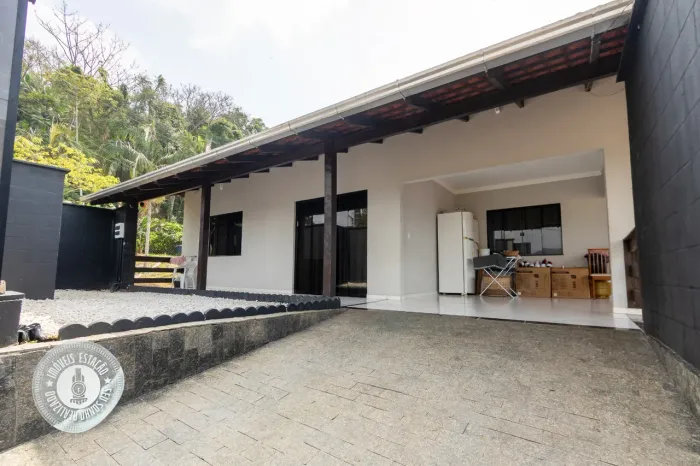 VENDA - Casa com 11 lofts, mais 1 apartamento de 2 dormitórios no bairro Velha Central em 