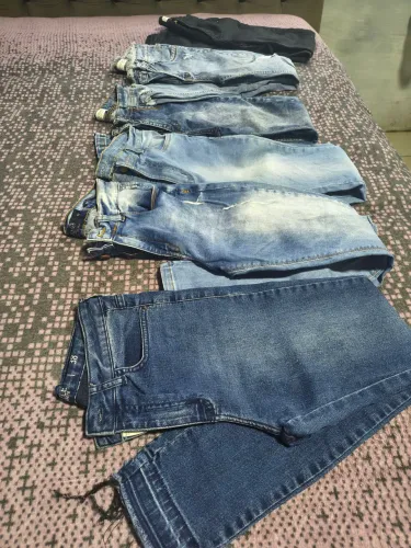 6 calças jeans, sendo 3 da marca modab