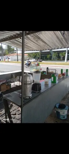 Vendo barraca de pastel completa. Com moedor de cana, fritadeira elétrica e 2 vitrines.