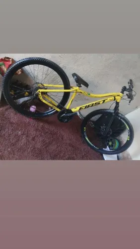 Bicicleta aro 29 tirei zera só trocar os pneus e ser feliz mais informações chama no chat 