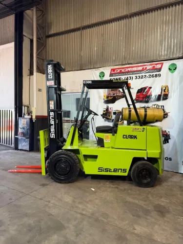 EMPILHADEIRA CLARK C300 I GLP I 2.500 KG
