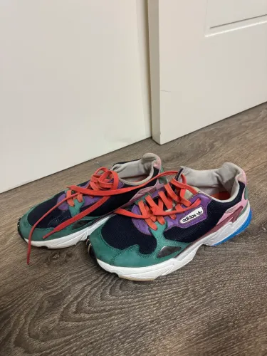 Tênis adidas falcon colorido 38