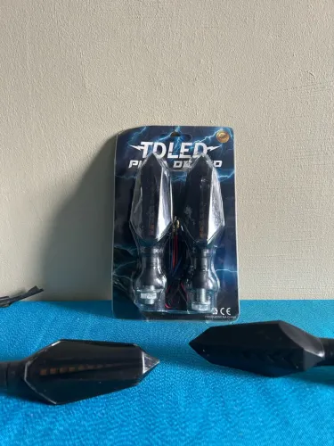 Vendo 3 pares de pisca sequencial em Led Modelo Universal
