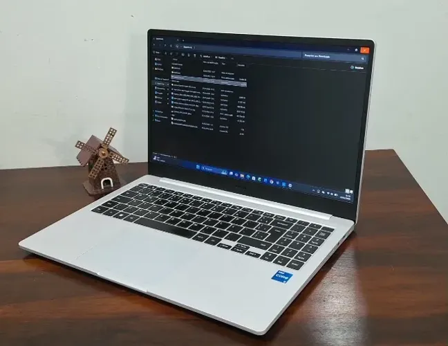 Samsung Galaxy Book 2 Core i5 12ª Geração FHD - 16GB RAM - SSD NVMe 512GB