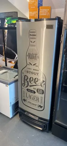 NZ. Cervejeira 410 litros porta cega adesivo tipo inox Gelopar