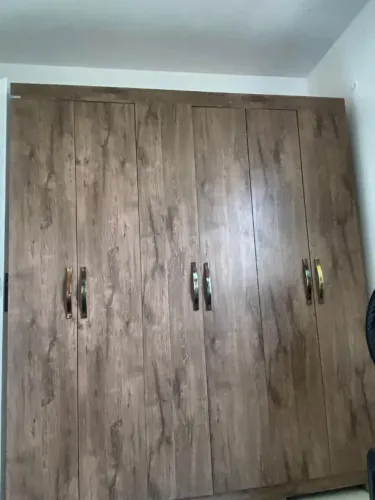 Guarda-roupa de 6 portas em MDP, ótimo estado