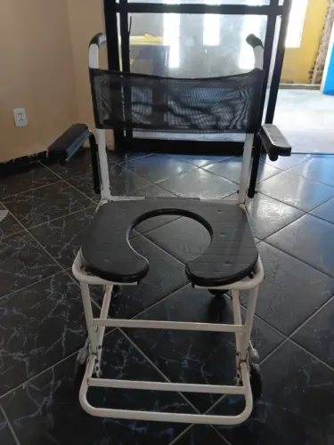 Cadeira de banho dobrável nova