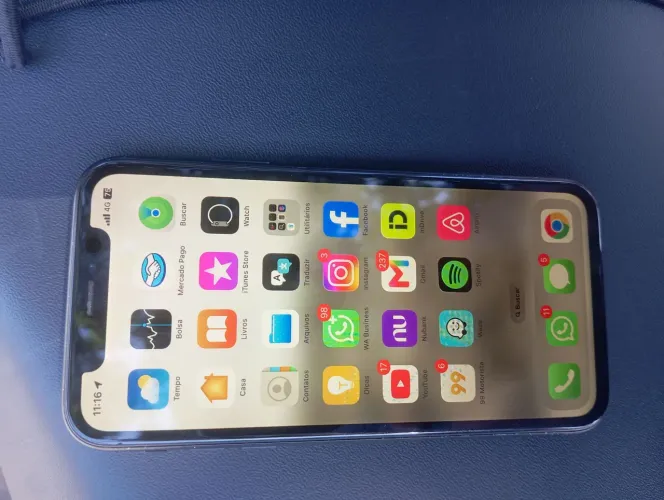 iPhone XR conservado