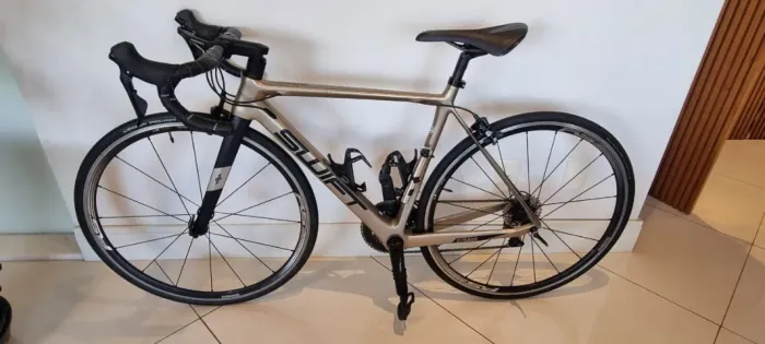 Bike Swift Ultravox Carbon 2023 com capacete novinho ABUS e sapatilha  specialize