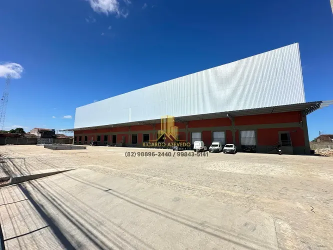 Galpão com 1.285m², 03 Docas, plataformas, 02 banheiros e Mezanino