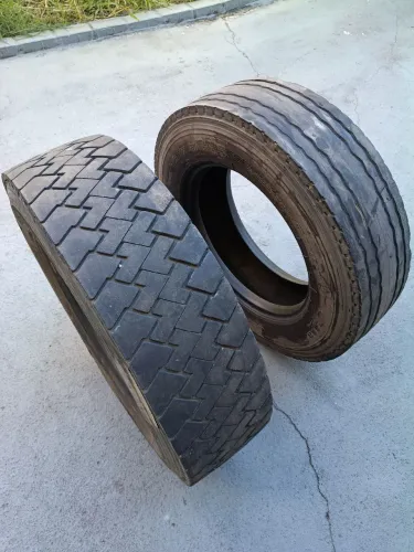 200 os 2 pneus, o borrachudo da pra roda muito ainda o outro serve pra quebra galho