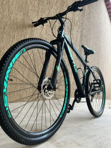 Bicicleta Mountain Bike Battle TX970 - Aro 29 - Preta e Verde (Excelente Estado)