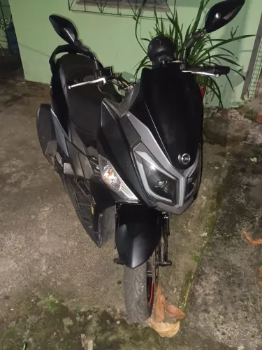 Vendo ou troco Scooter cruisym 150