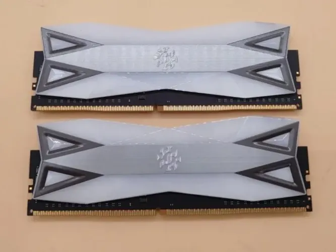 Memória XPG SPECTRIX D60G 16GB (2x8GB) DDR4 3600MHz
