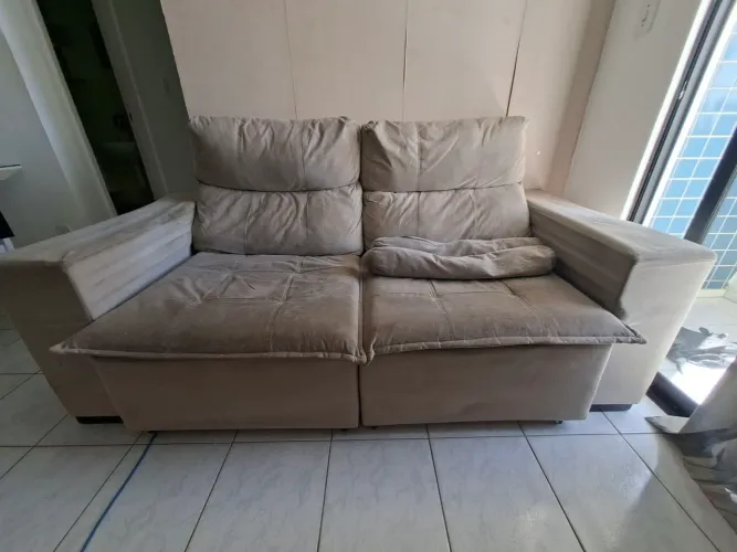 Sofá 2 lugares.