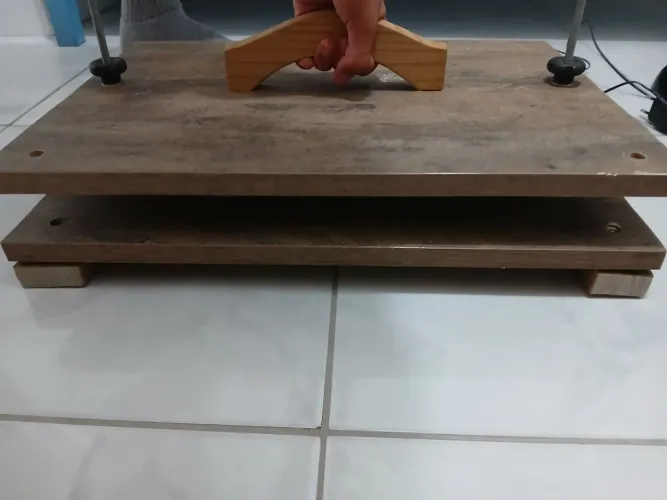 Prensa para blocagem e encadernação 