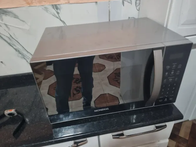 VENDO MICRO-ONDAS MUNDIAL, EPELHADO, 220V, NOVO, FUNCIONANDO PERFEITAMENTE.
