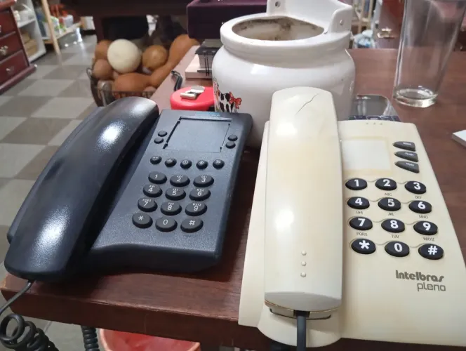 Telefone fixo Intelbras pleno. Bege ou preto.retro.