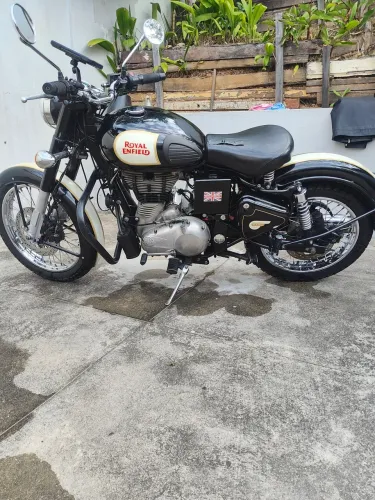 Royal Enfield Classic 500 EFI 2020 - Muito conservada