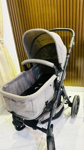 Carrinho + bebê conforto