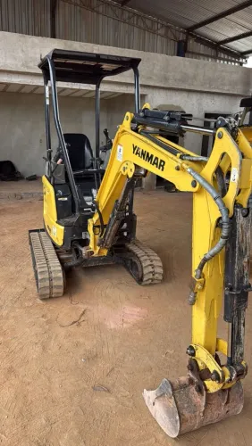 Mini escavadeira yanmar vio17
