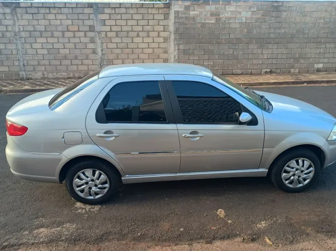 Fiat Siena EL Celeb. 1.0 MPI Fire Flex 8V 4P 2010