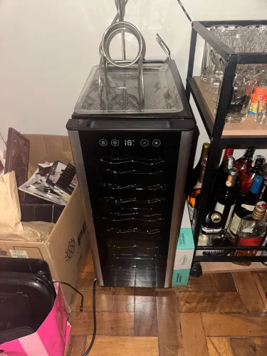 Adega electrolux 12 garrafas + saca rolhas com base novo