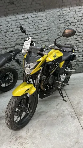 Moto muito nova comprada na concessionária Kawasaki