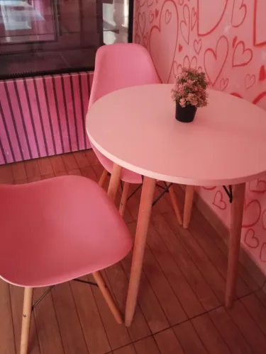 Mesa com duas cadeiras