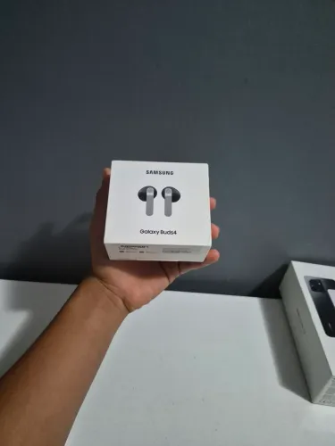 Fone bluetooth Galaxy buds4 (tem conversa no preço)