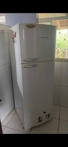 Vendo geladeira Eletrolux