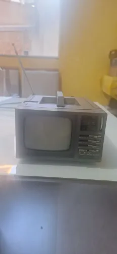 Rádio e TV anos 80 portátil para colecionador