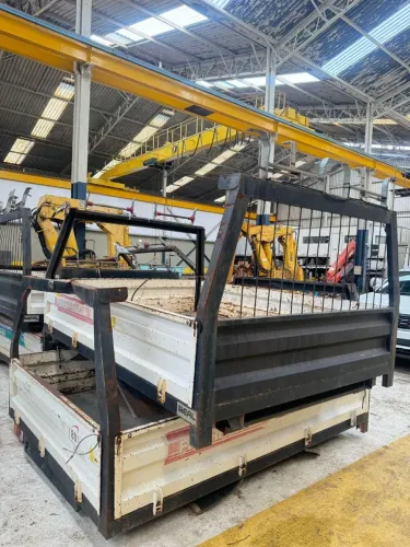 Carroceria P/ caminhonete 2,40m x 1,80m