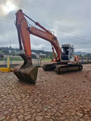 Escavadeira Hidraulica Fiatallis FH200 ano 1996