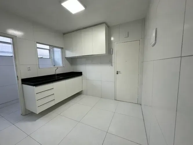 Imóvel para aluguel possui 100 metros quadrados com 3 quartos em Jaqueira - Recife - PE