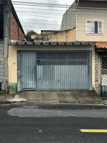 Casa de Bairro, 3 dormitorios sendo 1 suite, 2 vagas na garagem - Jardim Boa vista.