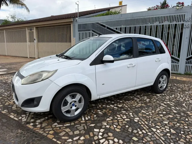 Ford Fiesta SE 1.6 8V Flex 5P 2014