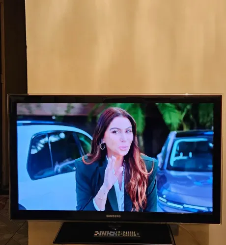 Tv samsung led 40 polegadas funciona 100% so a sintonia de canais que ta limitada