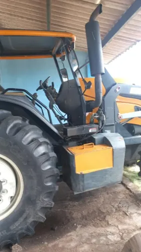 vendo esse bellissimo trator semi novo c apenas 390 hrs de uso