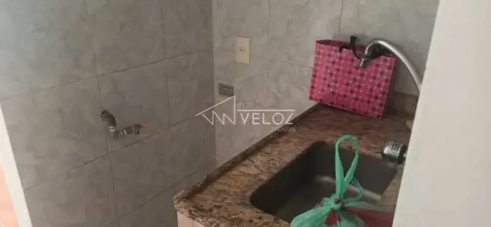 Kitnet/Conjugado : / Residencial / Centro
