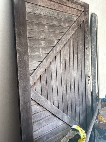 Vendo porta de casa de madeira