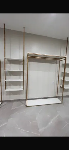 Vendo móveis, araras, portas de vidro e tudo para montar sua loja de roupas.