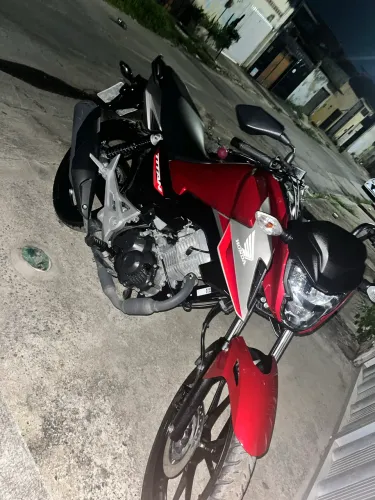 Vende-se titan 160 vermelha único dono com alguns débitos 